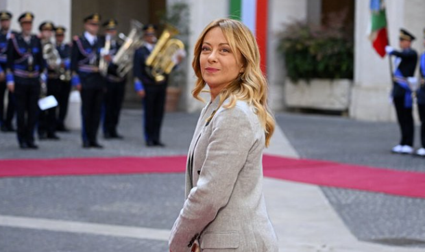 Giorgia Meloni bat le record de longévité de Silvio Berlusconi à la tête d’un gouvernement italien