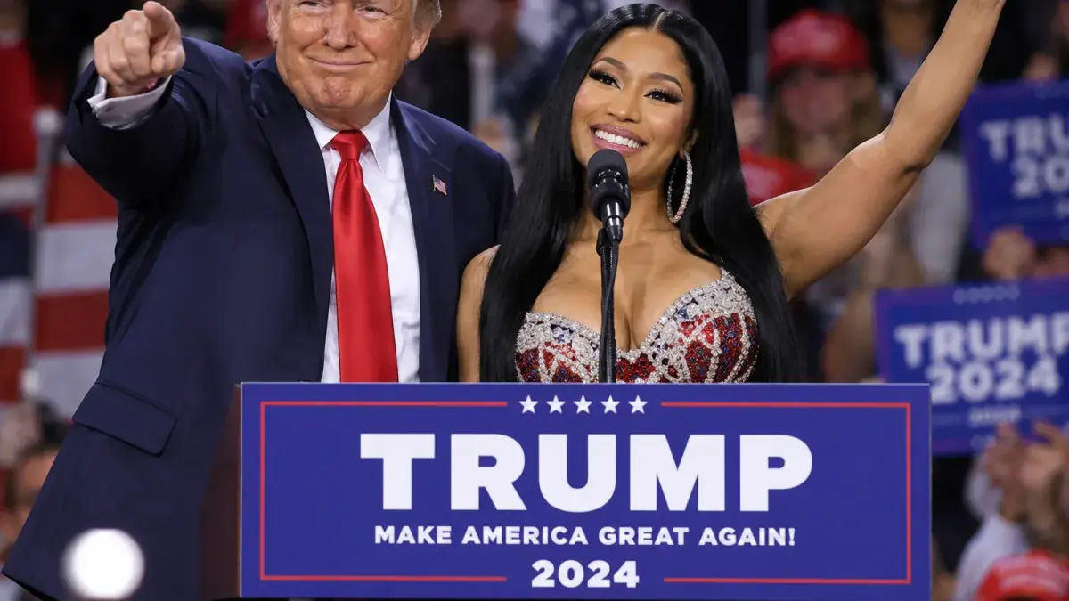 Donald Trump et Nicki Minaj sur scène lors d’un meeting