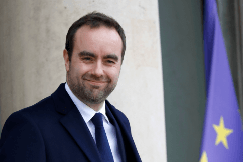 🇫🇷 Chute du gouvernement Bayrou : Lecornu aux commandes face à une France en colère