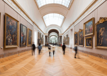 Le Musée du Louvre supprime son slogan « Évadez-vous au Louvre » après le vol