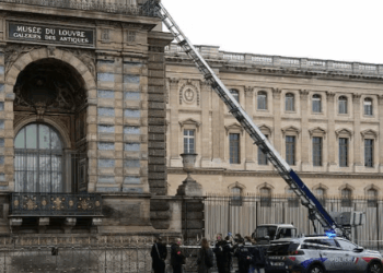 Vol spectaculaire au Louvre : des joyaux « inestimables » dérobés