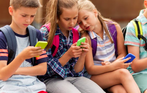 Recevoir un smartphone trop jeune fragilise la santé mentale