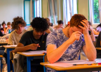 Le bac 2026 va durcir les règles, les lycéens en alerte