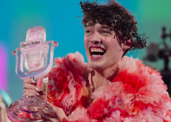 Eurovision : Nemo rend son trophée et dénonce la participation d’Israël