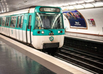 Paris : un homme armé d’un marteau agresse des voyageurs dans le métro