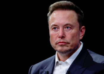 Elon Musk annonce une production à grande échelle des implants Neuralink en 2026