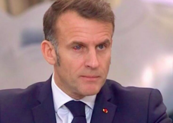 Macron explique son œil rouge après ses vœux aux Armées
