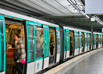 Paris : un adolescent attaqué à la machette dans le métro