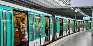 Paris : un adolescent attaqué à la machette dans le métro