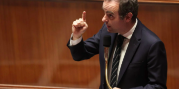 Sébastien Lecornu prêt à utiliser le 49.3 pour faire adopter le budget