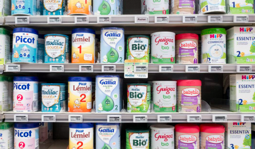Lait infantile contaminé : les autorités sanitaires pointées du doigt par Foodwatch