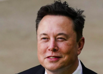 Elon Musk franchit un cap historique avec une fortune annoncée à plus de 800 milliards de dollars