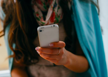 De retour de vacances, un Britannique reçoit une facture téléphonique de 48 000 € après 8 heures de TikTok