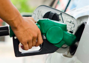 “Pourquoi eux paient moins ?” : ces pays qui baissent le carburant