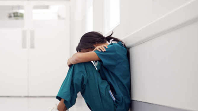 “On va tous partir” : un infirmier sur trois prêt à quitter son poste