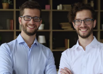 “Impossible de savoir” : deux jumeaux pourraient être le père