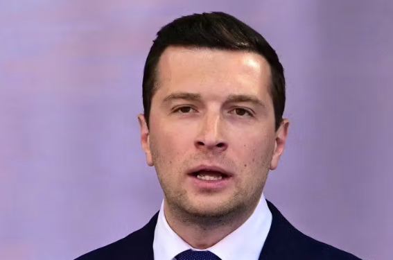 Jordan Bardella visé par une enquête européenne sur des soupçons de fraude