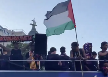 “Lamine Yamal crée un énorme débat” : le joueur du Barça aperçu avec un drapeau palestinien