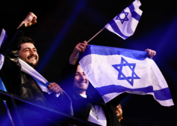 “Israël passe malgré la polémique” : Noam Bettan qualifié pour la finale de l’Eurovision