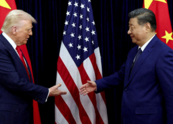 “Le monde retient son souffle” : Donald Trump atterrit à Pékin pour un sommet ultra explosif avec Xi Jinping