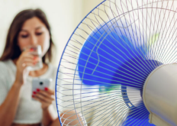 “Dormir au frais coûte-t-il cher ?” : l’impact réel d’un ventilateur allumé toute la nuit sur votre facture