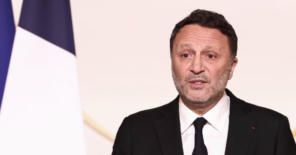 “Je ne peux plus vivre normalement” : Arthur Essebag se confie sur sa peur et sa nouvelle vie sous protection