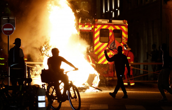 “La fête a viré au chaos” : violences, incendies et centaines d’arrestations après la finale de Ligue des champions