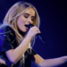 “Il croit que je l’attends” : Sabrina Carpenter confrontée à un homme qui tentait d’entrer chez elle
