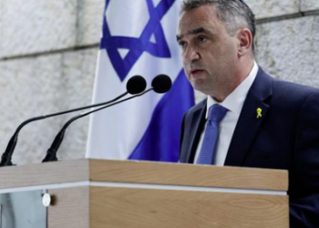 “N’importe qui plutôt que Mélenchon” : une phrase de l’ambassadeur d’Israël provoque une tempête politique