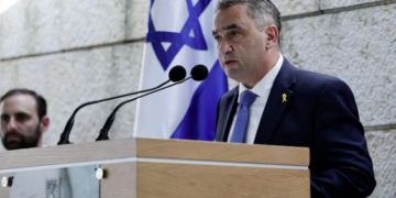 “N’importe qui plutôt que Mélenchon” : une phrase de l’ambassadeur d’Israël provoque une tempête politique