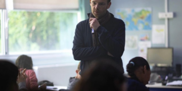 “Un phénomène de société ?” : le film sur Samuel Paty se dirige vers un immense succès en salles