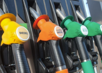“Jusqu’à 120 € d’écart par an” : les stations où l’essence coûte vraiment moins cher