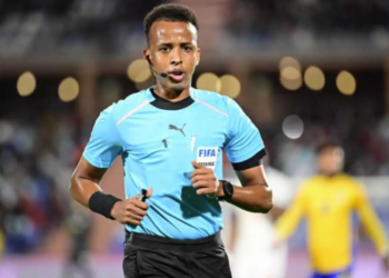 “Refusé par les États-Unis… puis finalement autorisé” : l’incroyable ascenseur émotionnel vécu par l’arbitre somalien Omar Artan
