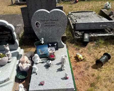 “Même la tombe d’un bébé a été visée” : l’émotion après la profanation du cimetière d’Écommoy