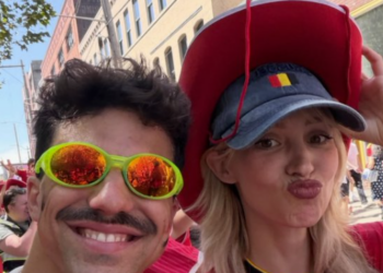 Angèle à Seattle : la chanteuse célèbre la Belgique au milieu des supporters