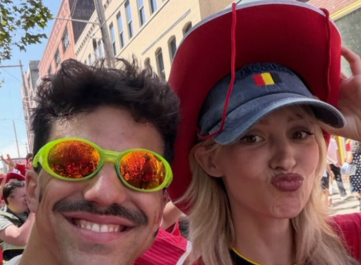 Angèle à Seattle : la chanteuse célèbre la Belgique au milieu des supporters