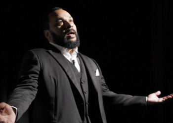 Dieudonné continue de se produire malgré les interdictions : comment il contourne les arrêtés