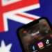 Australie : six mois après l’interdiction des réseaux sociaux aux moins de 16 ans, la mesure séduit toujours