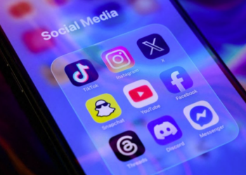 Réseaux sociaux interdits aux moins de 15 ans : le Parlement adopte définitivement la loi