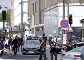 Attaque au couteau à Paris : trois femmes, dont une enceinte, poignardées près de la porte de Clichy