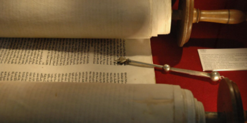 Levallois : 12 rouleaux de Torah volés dans une synagogue, une enquête ouverte