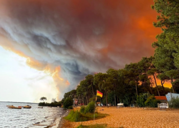 Incendie en Gironde : le feu est désormais « stabilisé », mais le danger est loin d’être écarté