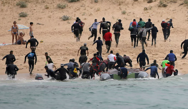 Ceuta : plus de 1.500 migrants ont rejoint l’enclave espagnole à la nage en quelques jours