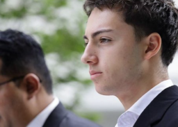 Singapour : l&rsquo;étudiant français qui avait léché une paille échappe à la prison