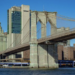 New York : un homme survit après avoir sauté nu du pont de Brooklyn, à plus de 85 mètres de haut