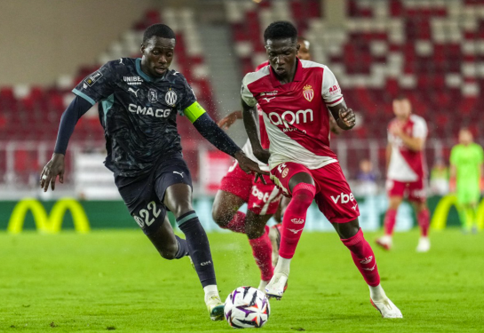 Rien ne va plus à l’OM : défaite à Monaco, mercato bloqué et Bruno Genesio déjà inquiet