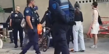 Mort de Youssef à Carcassonne : une vidéo montre un policier le projeter violemment au sol, l’IGPN saisie