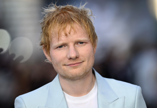 Ed Sheeran visé par des appels au boycott après l’éviction de Macklemore de sa tournée sur fond de polémique sur la Palestine