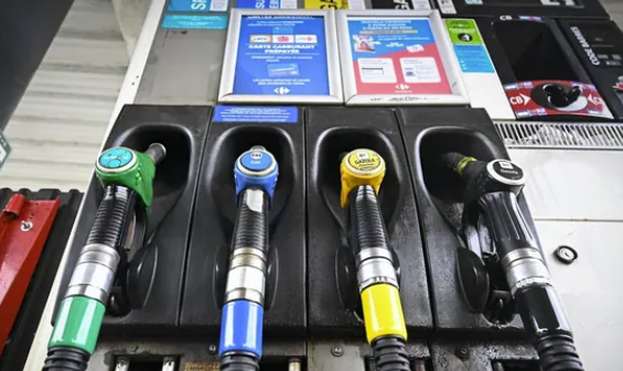 Carburant : « Si le gouvernement ne fait pas quelque chose, ça risque de faire mal », les automobilistes face à la nouvelle flambée des prix